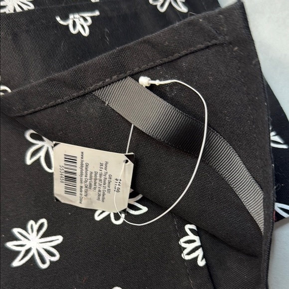 Floral Black kitchen flour sack towel, grandma quite, NWT - Picture 6 of 7